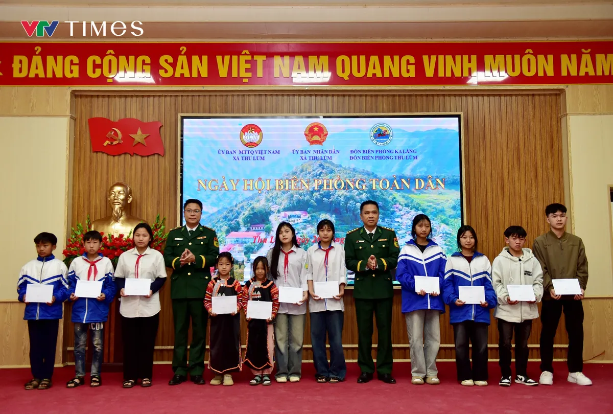 Lai Ch&acirc;u: Ng&agrave;y hội Bi&ecirc;n ph&ograve;ng to&agrave;n d&acirc;n gắn với tuy&ecirc;n truyền về ng&agrave;y hội non s&ocirc;ng tại x&atilde; Thu Lũm - Ảnh 6.