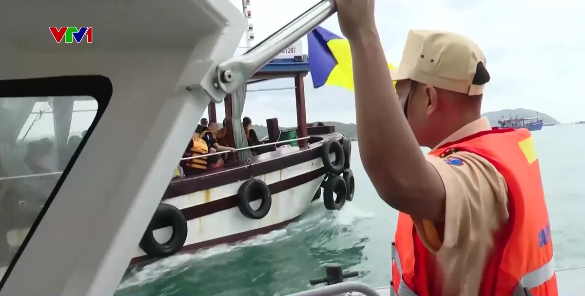 Giám sát chặt vận tải khách du lịch đường thủy tại Khánh Hòa - Ảnh 1.