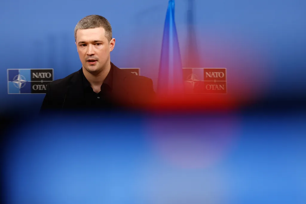 Ukraine phủ lưới chống drone tr&ecirc;n 4.000 km đường- Ảnh 1.