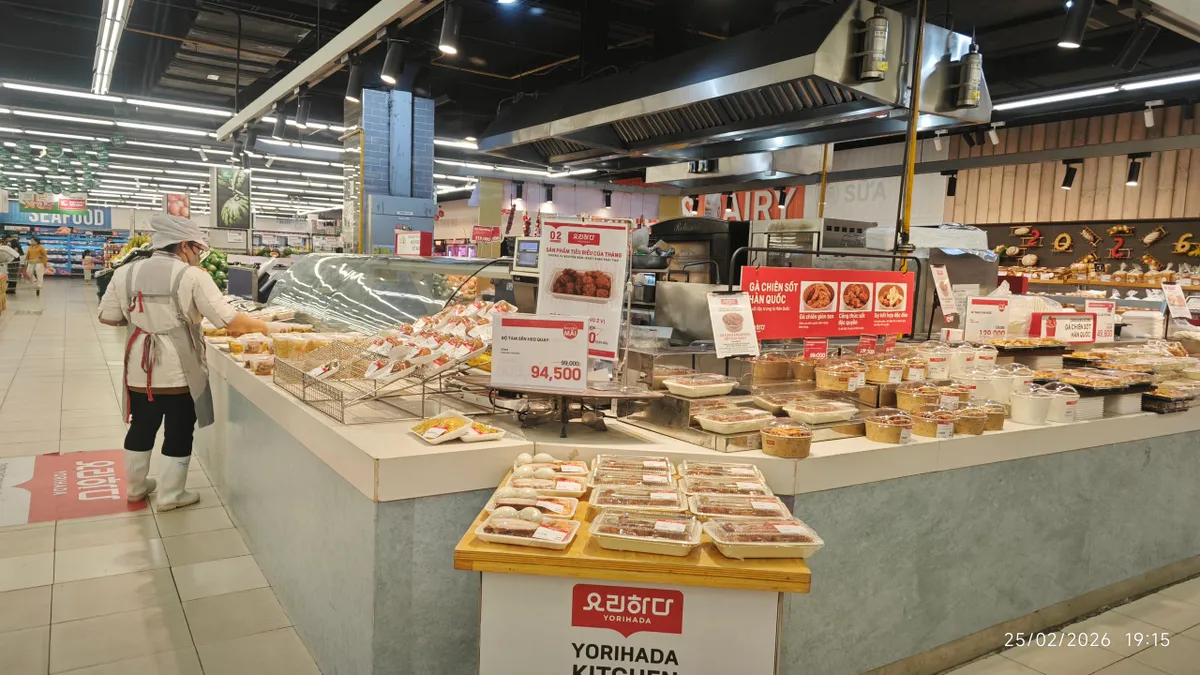 Si&ecirc;u thị cũng tham gia thị trường đồ c&uacute;ng Thần T&agrave;i, bộ tam s&ecirc;n gi&aacute; chưa tới 95.000 đồng- Ảnh 3.