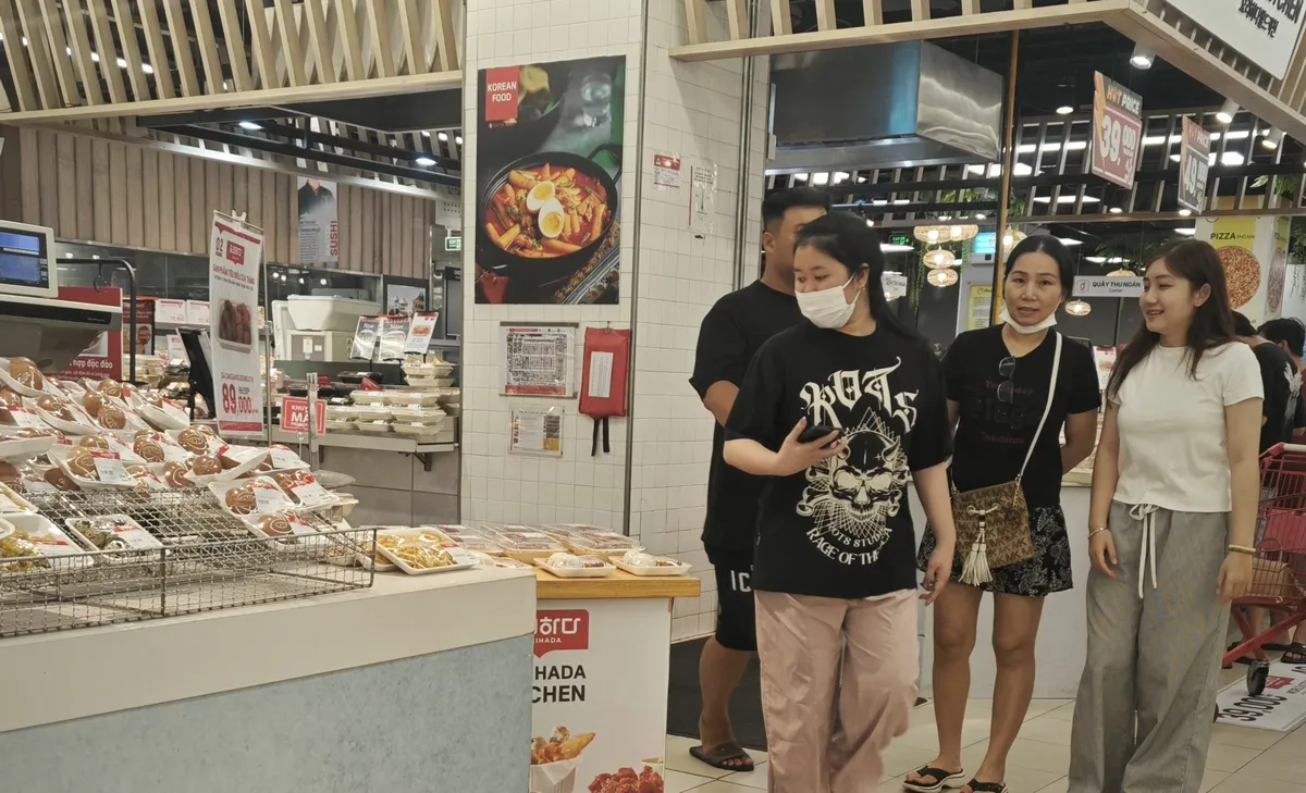 Si&ecirc;u thị cũng tham gia thị trường đồ c&uacute;ng Thần T&agrave;i, bộ tam s&ecirc;n gi&aacute; chưa tới 95.000 đồng- Ảnh 2.