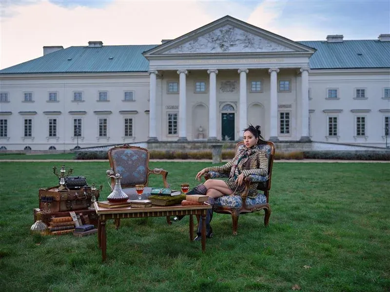 Thái Y Lâm quay MV ở Prague bù lại thiếu sót 23 năm trước - Ảnh 1.