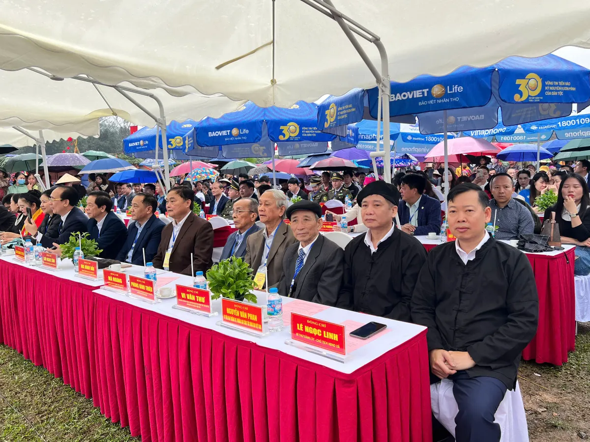 Về Thủ đ&ocirc; Gi&oacute; ng&agrave;n, n&aacute;o nức trẩy hội Lồng Tồng x&atilde; Ph&uacute; Đ&igrave;nh - Ảnh 2.