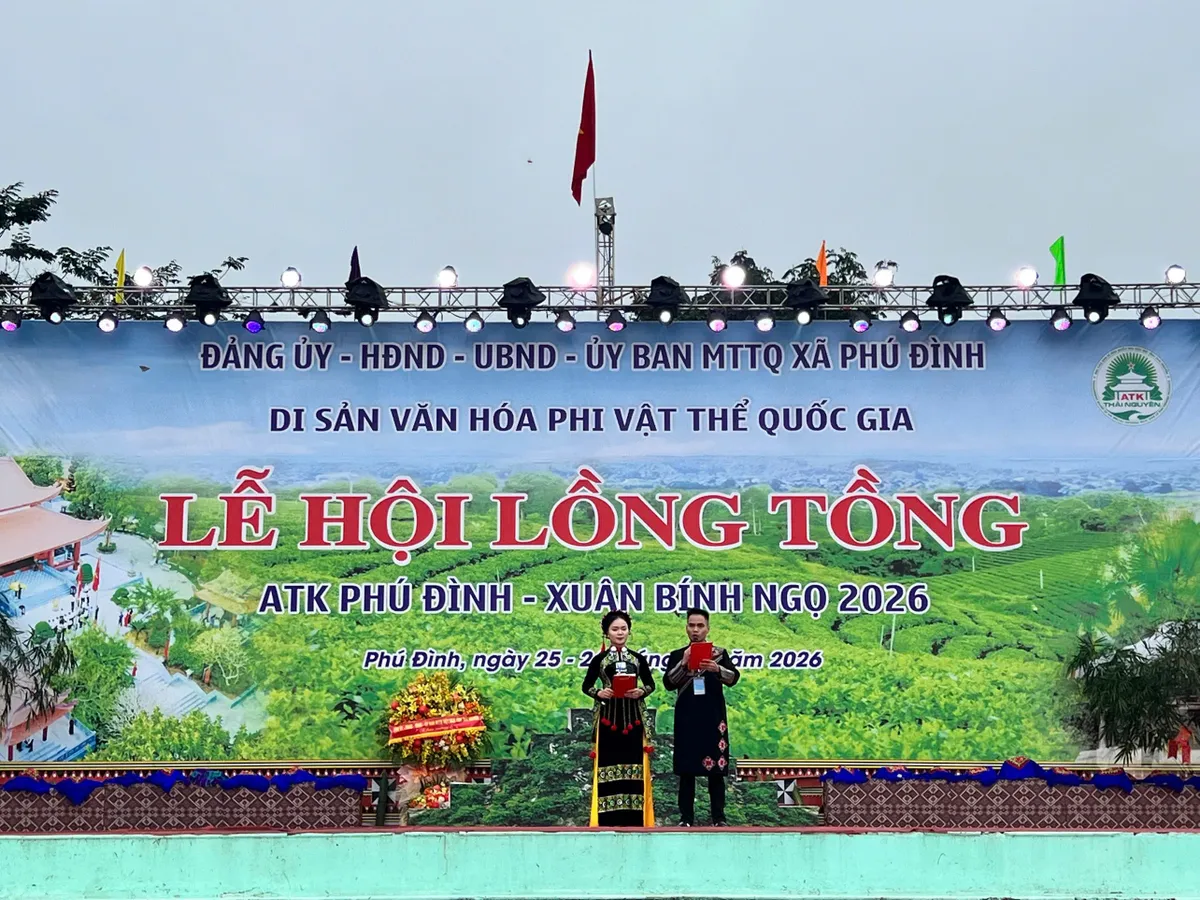 Về Thủ đ&ocirc; Gi&oacute; ng&agrave;n, n&aacute;o nức trẩy hội Lồng Tồng x&atilde; Ph&uacute; Đ&igrave;nh - Ảnh 1.