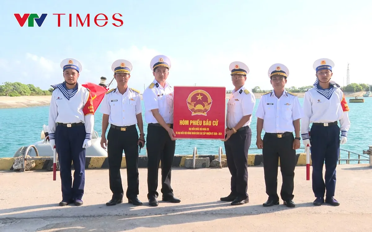 Trường Sa sẵn sàng bầu cử sớm: Gửi trọn niềm tin nơi đầu sóng- Ảnh 3. Trường Sa sẵn sàng bầu cử sớm: Gửi trọn niềm tin nơi đầu sóng- Ảnh 3.