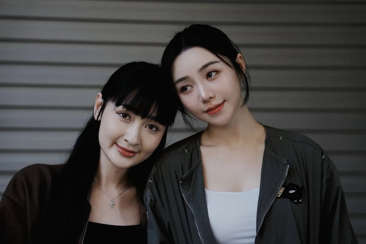 Quỳnh Kool quấn quýt bên hai em ruột ở hậu trường Bước chân vào đời - Ảnh 3.