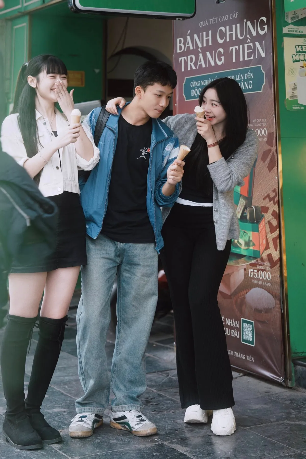 Quỳnh Kool quấn quýt bên hai em ruột ở hậu trường Bước chân vào đời - Ảnh 11.