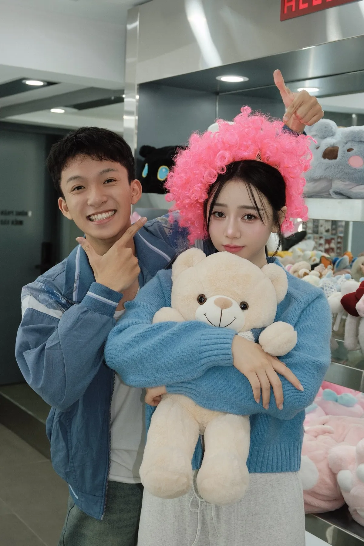 Quỳnh Kool quấn quýt bên hai em ruột ở hậu trường Bước chân vào đời - Ảnh 7.