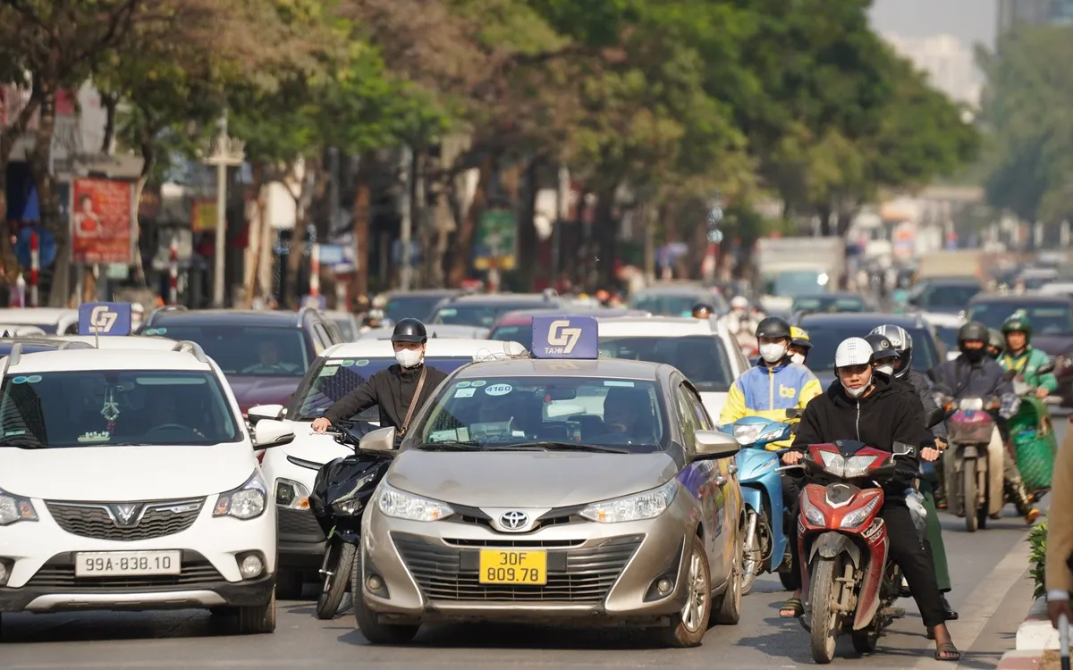 UBND thành phố Hà Nội ban hành Kế hoạch chuyển đổi phương tiện taxi sử dụng nhiên liệu hóa thạch sang sử dụng điện, năng lượng xanh trên địa bàn