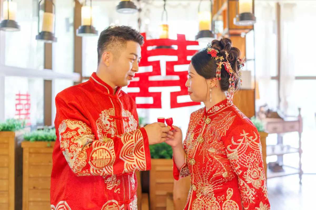 T&ograve;a &aacute;n Trung Quốc buộc người cha trả lại tiền l&igrave; x&igrave; cho con trai - Ảnh 1.