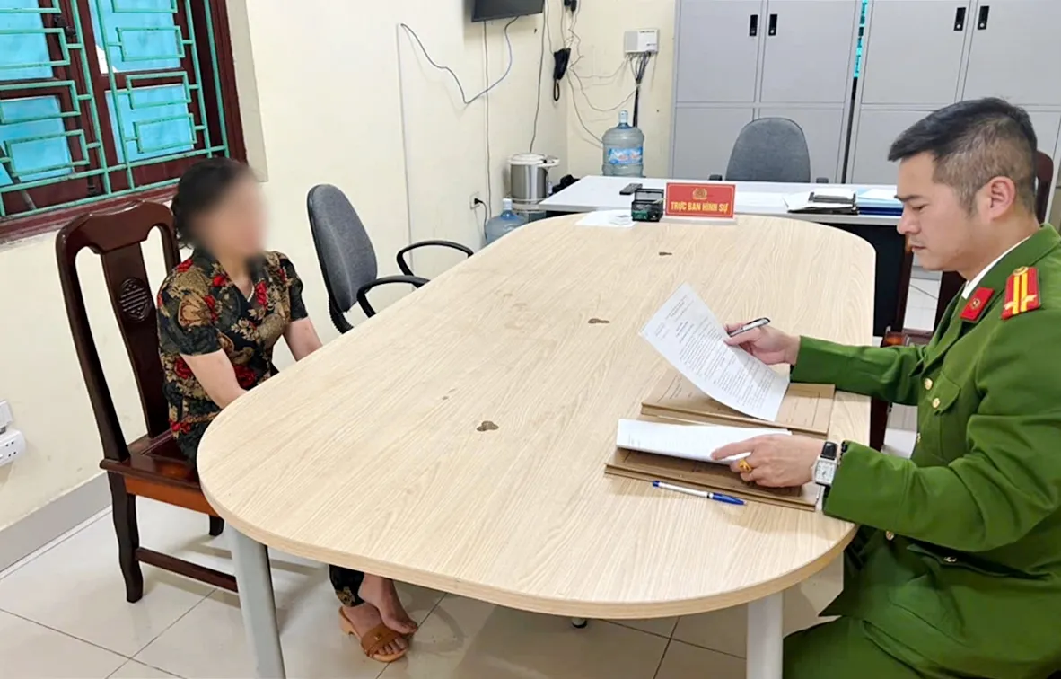 Phạt hơn 30 triệu đồng 2 người “chặt chém” tiền trông giữ xe tại chùa Phật Tích - Ảnh 2.