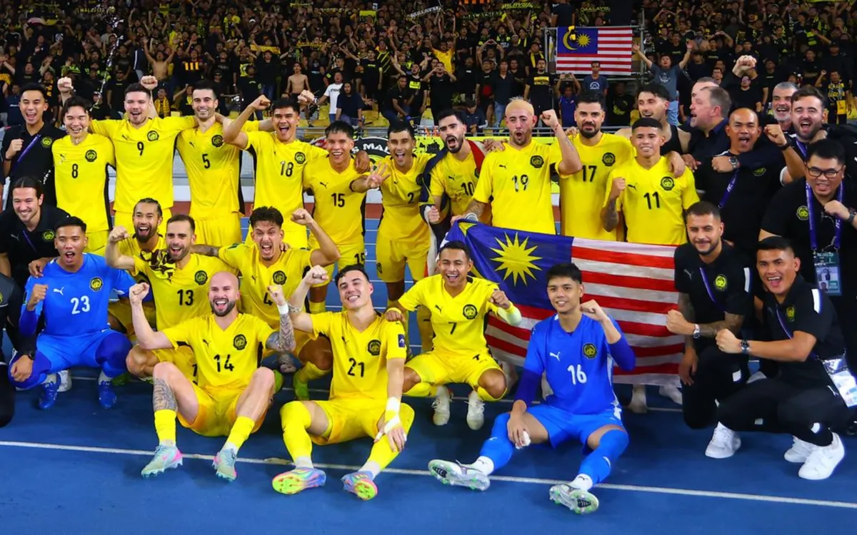 ĐT Malaysia đang đứng trước nguy cơ bị trừ điểm, đồng nghĩa với việc hết cơ hội dự Asian Cup 2027, tuy nhiên, lịch thi đấu trận lượt về với ĐT Việt Nam trên sân Thiên Trường vào ngày 31/3 vẫn sẽ được giữ nguyên.