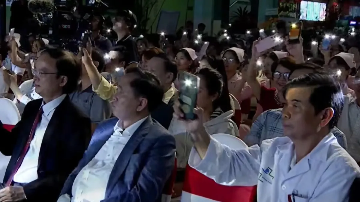 "Điều t&ocirc;i đ&atilde; chọn": Đ&ecirc;m giao lưu - nghệ thuật v&agrave; những c&acirc;u chuyện cảm động về nghề y- Ảnh 2.