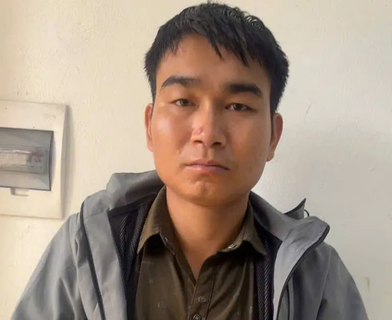 Tạm giữ nam thanh ni&ecirc;n chuy&ecirc;n đập k&iacute;nh xe &ocirc; t&ocirc; trộm cắp t&agrave;i sản - Ảnh 1.