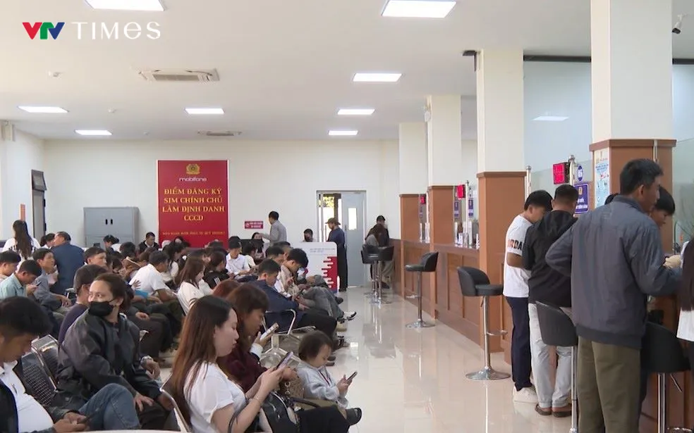 Tại các trung tâm phục vụ hành chính công tỉnh Quảng Trị, lượng người dân và doanh nghiệp đến giao dịch tăng rõ rệt, tập trung ở nhiều lĩnh vực thiết yếu những ngày đầu năm.