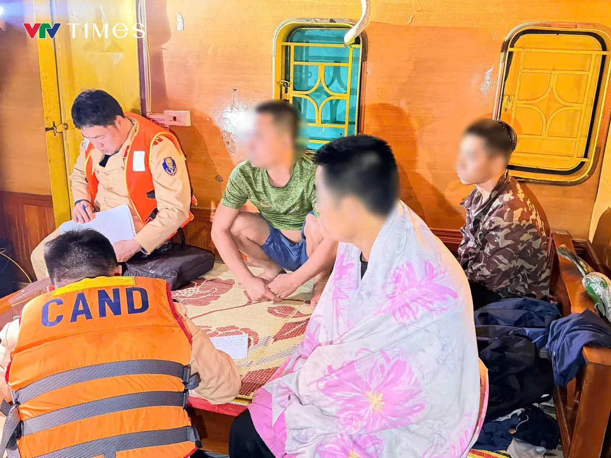 H&agrave; Nội: Bắt giữ 02 phương tiện khai th&aacute;c c&aacute;t tr&aacute;i ph&eacute;p tr&ecirc;n s&ocirc;ng Cầu - Ảnh 4.