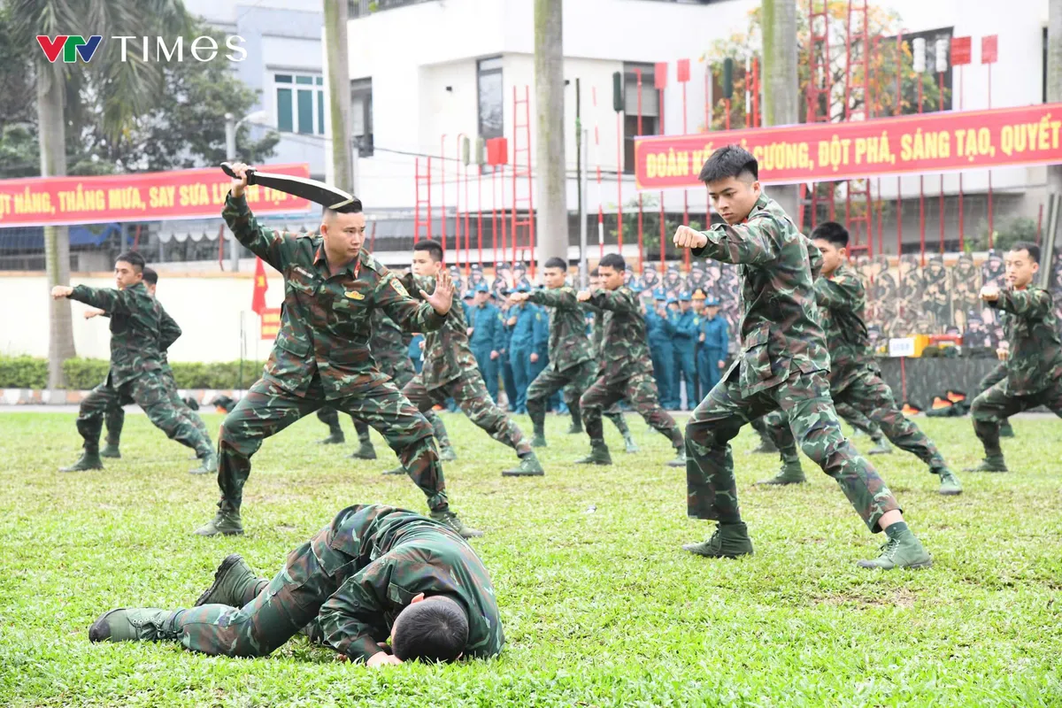 Thái Nguyên: Lực lượng vũ trang tỉnh đồng loạt ra quân huấn luyện năm 2026 - Ảnh 4.