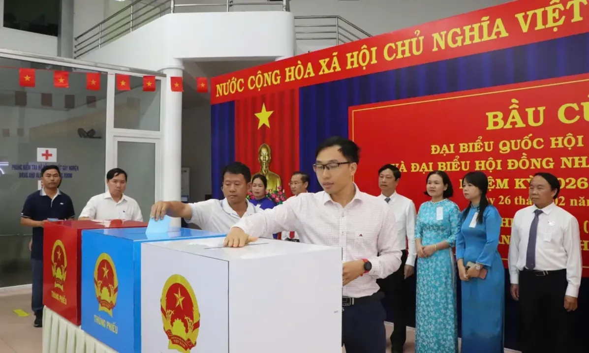 Bộ Ch&iacute;nh trị y&ecirc;u cầu l&atilde;nh đạo chặt chẽ c&ocirc;ng t&aacute;c chuẩn bị bầu cử Quốc hội kh&oacute;a XVI v&agrave; HĐND c&aacute;c cấp- Ảnh 1.