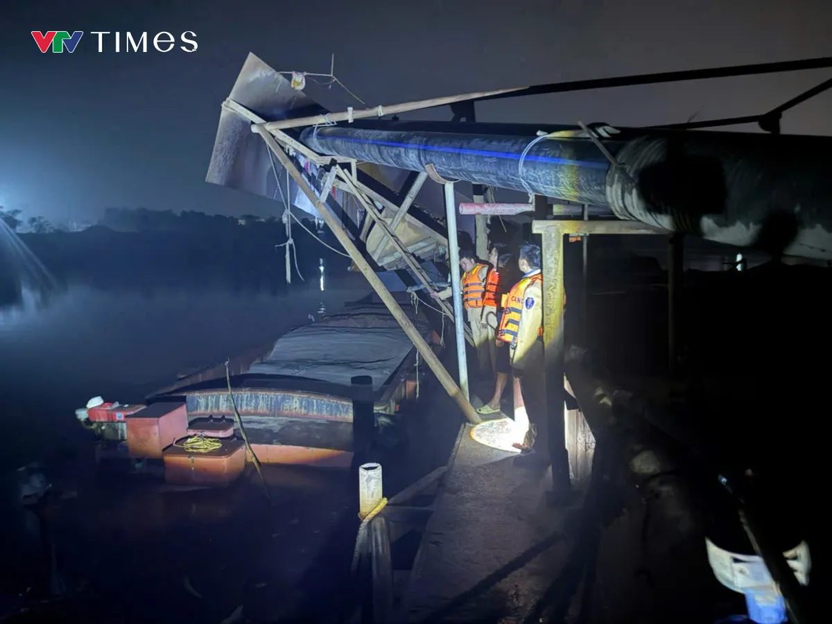 H&agrave; Nội: Bắt giữ 02 phương tiện khai th&aacute;c c&aacute;t tr&aacute;i ph&eacute;p tr&ecirc;n s&ocirc;ng Cầu - Ảnh 2.