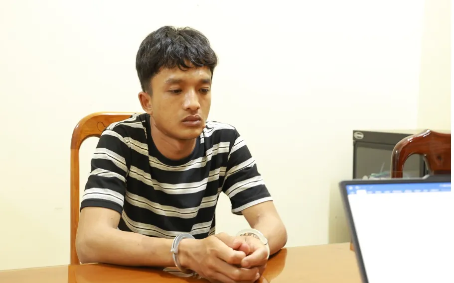 Đối tượng Hồ Tất Tân Toàn tại cơ quan Công an.