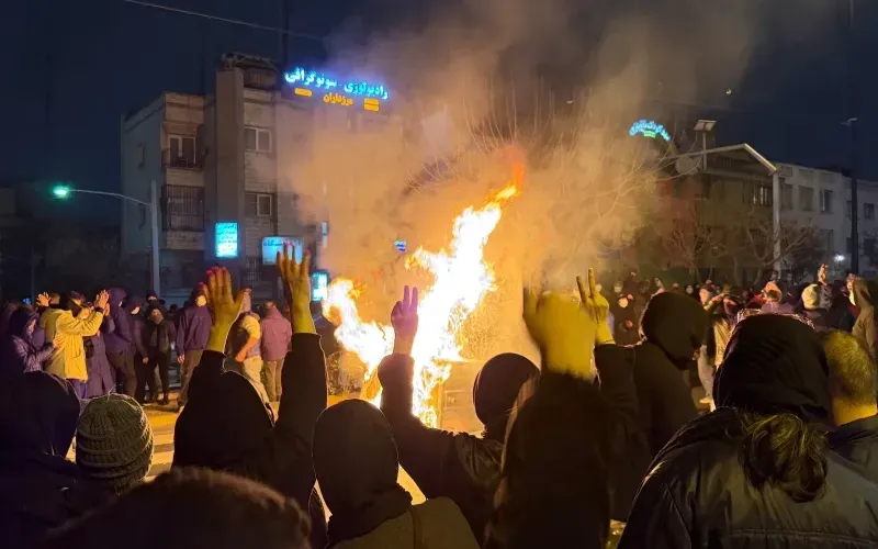 Người dân Iran tham gia biểu tình chống chính phủ tại Tehran, ngày 9/1/2026 (Ảnh: UGC/AP)