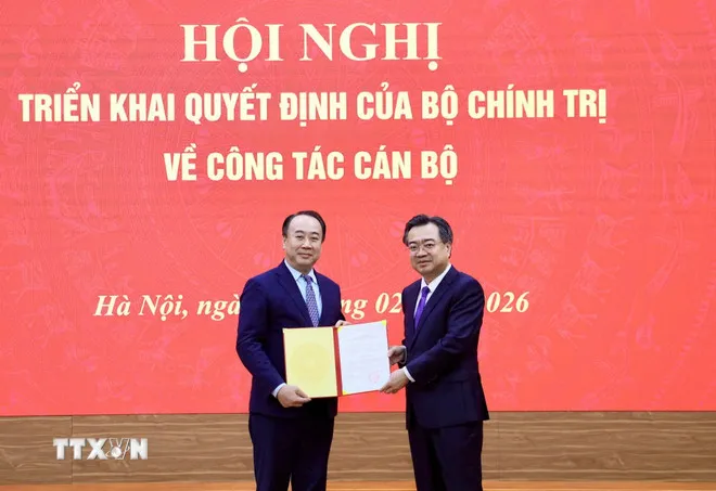 Bộ Ch&iacute;nh trị bổ nhiệm hai Ph&oacute; Trưởng Ban Ch&iacute;nh s&aacute;ch, chiến lược Trung ương - Ảnh 1.