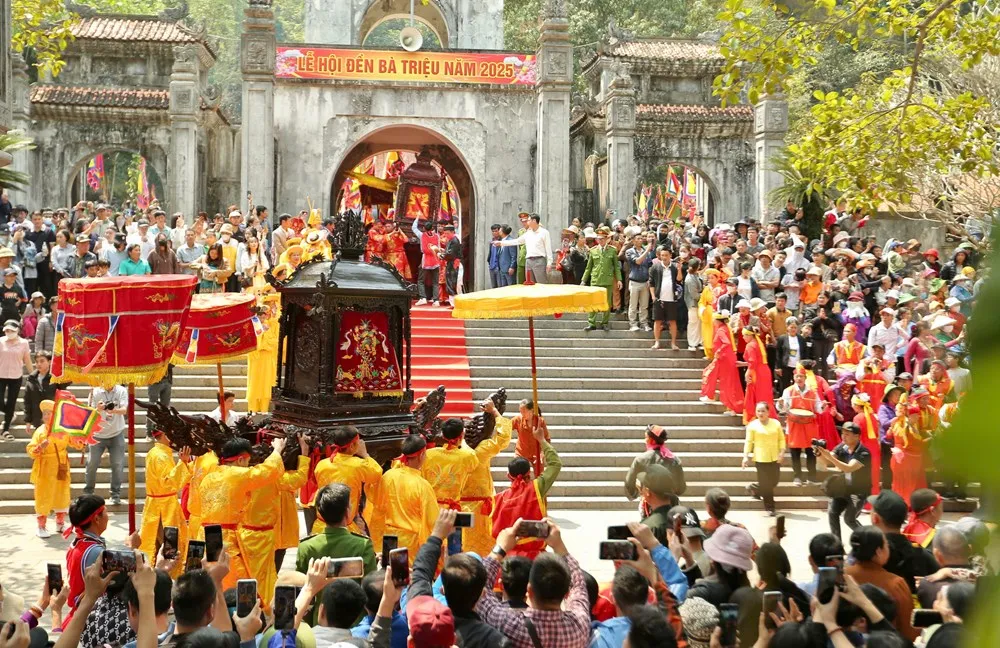 Hơn 15.000 lượt khách về đền Bà Triệu dịp Tết Bính Ngọ 2026- Ảnh 1. Hơn 15.000 lượt khách về đền Bà Triệu dịp Tết Bính Ngọ 2026- Ảnh 1.