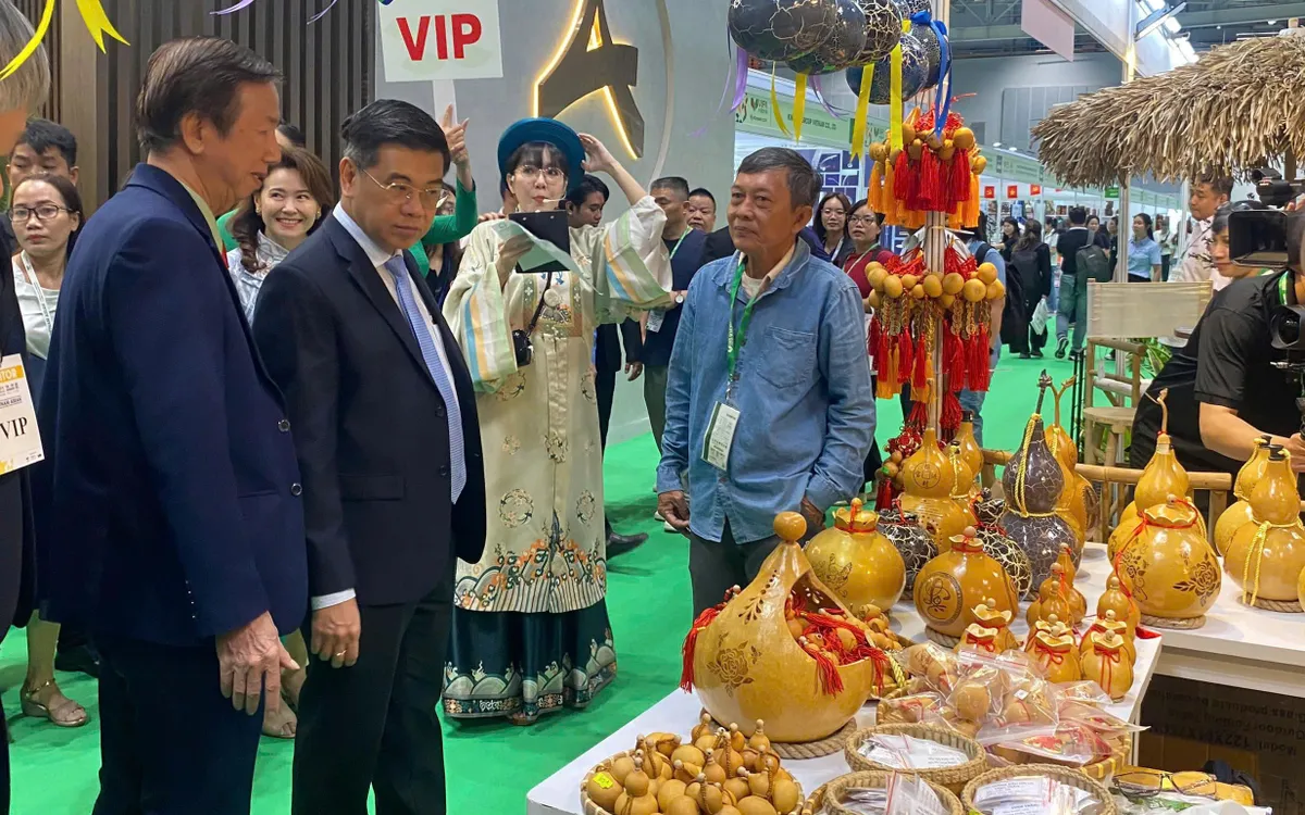 Khách tham quan VIFA EXPO năm 2025 tại TP Hồ Chí Minh.