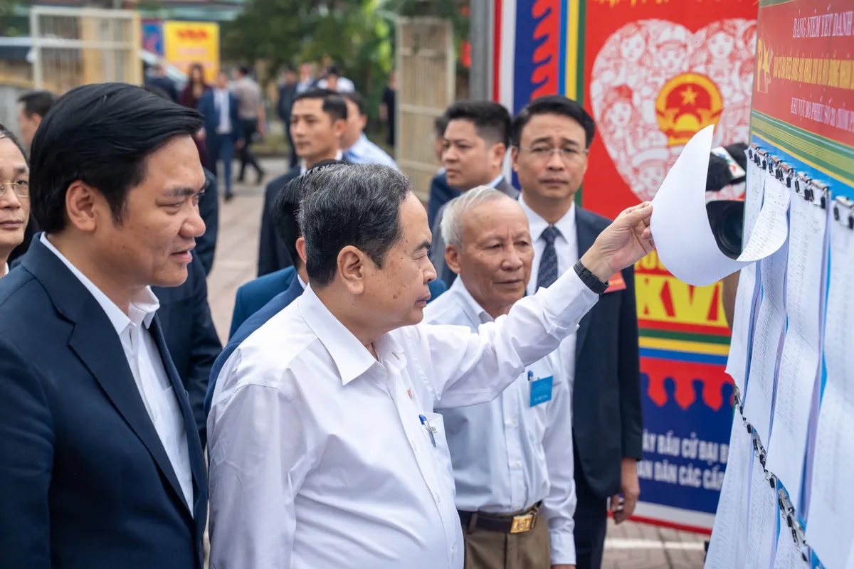 Chủ tịch Quốc hội: Nghệ An cần nâng cao kỷ luật, kỷ cương để ngày bầu cử là ngày hội của toàn dân - Ảnh 2.