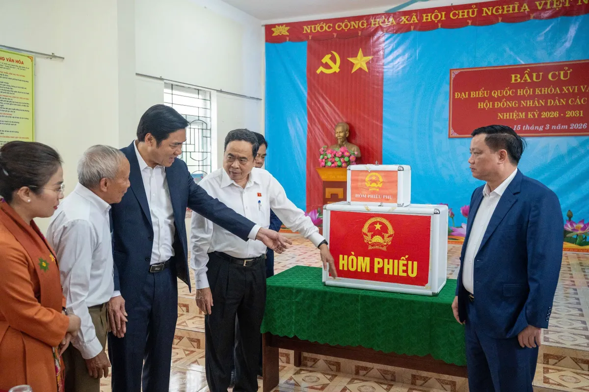 Chủ tịch Quốc hội: Nghệ An cần nâng cao kỷ luật, kỷ cương để ngày bầu cử là ngày hội của toàn dân - Ảnh 4.