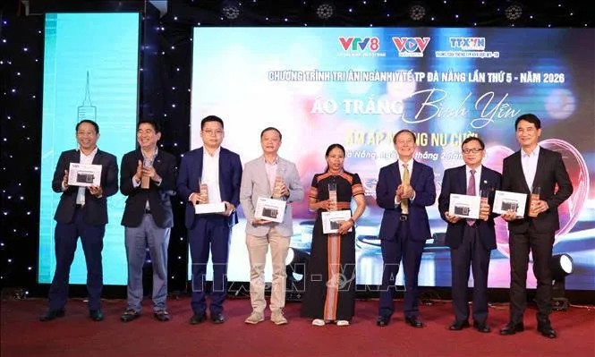 Tri ân ngành y tế nhân Ngày Thầy thuốc Việt Nam 27/2- Ảnh 4. Tri ân ngành y tế nhân Ngày Thầy thuốc Việt Nam 27/2- Ảnh 4.