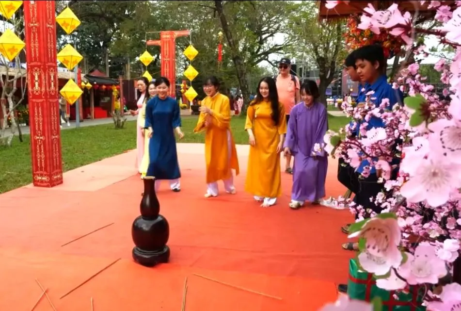 Lễ hội - nơi nhận diện bản sắc văn h&oacute;a- Ảnh 3.