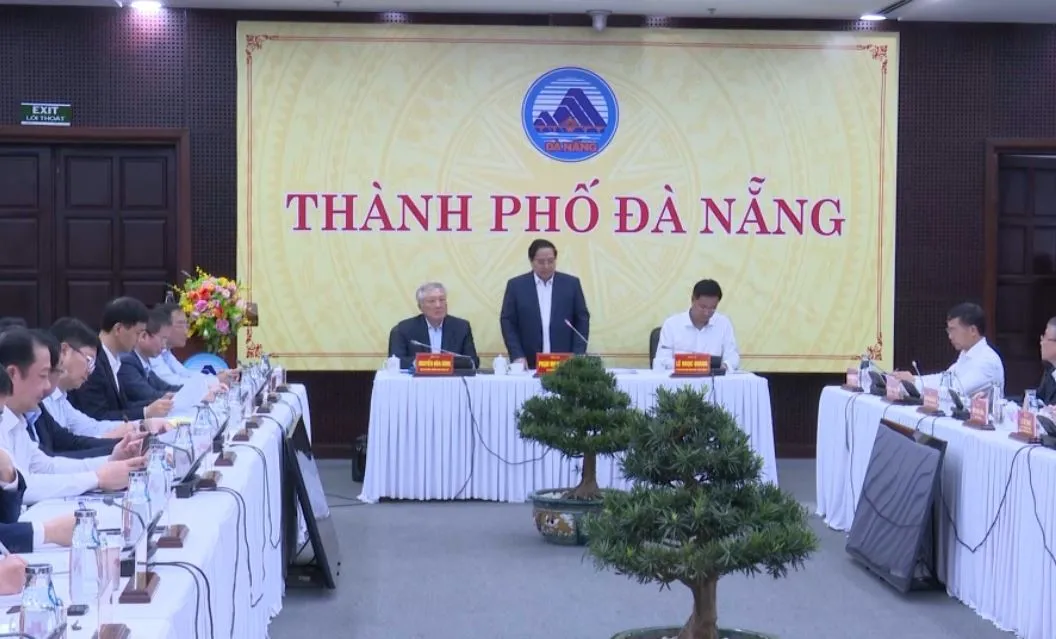 Thủ tướng Ch&iacute;nh phủ l&agrave;m việc với Ban Thường vụ Th&agrave;nh ủy Đ&agrave; Nẵng- Ảnh 1.