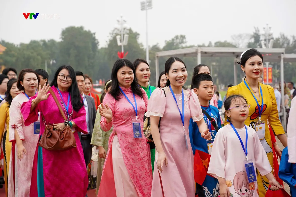 Đo&agrave;n thanh ni&ecirc;n VTV d&acirc;ng hương, trồng c&acirc;y tại Vườn c&acirc;y ơn B&aacute;c- Ảnh 2.