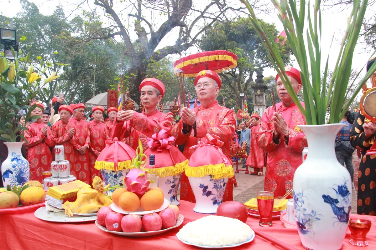 Độc đ&aacute;o nghi lễ &ldquo;rước nước, tế c&aacute;&rdquo; ở Đền Trần - Ảnh 9.