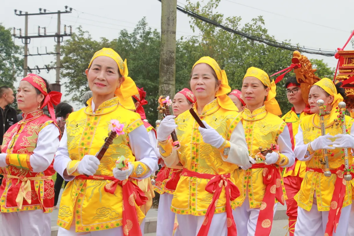 Độc đ&aacute;o nghi lễ &ldquo;rước nước, tế c&aacute;&rdquo; ở Đền Trần - Ảnh 2.