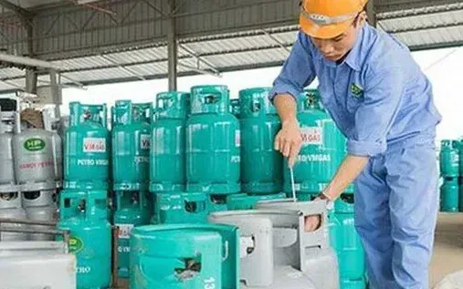 Giá gas bán lẻ trong nước tiếp tục tăng từ ngày mai 1/3