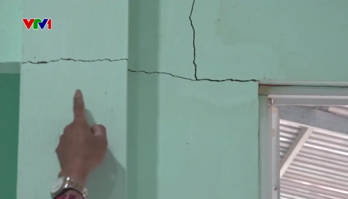 Sống cạnh mỏ đ&aacute;, người d&acirc;n L&acirc;m Đồng khổ sở v&igrave; bụi, tiếng ồn v&agrave; nơm nớp lo nứt nh&agrave; - Ảnh 2.