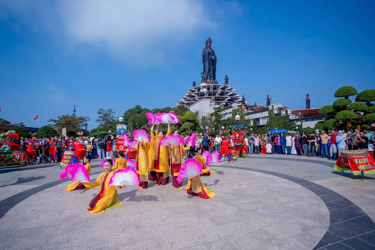 5 lễ hội Rằm th&aacute;ng Gi&ecirc;ng đặc sắc của v&ugrave;ng đất Nam Bộ- Ảnh 10.