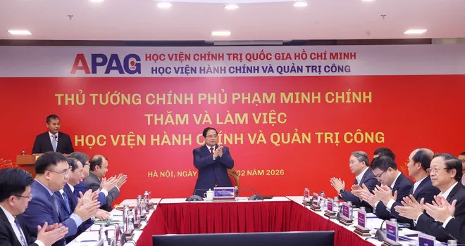 Thủ tướng: Quản trị h&agrave;nh ch&iacute;nh c&ocirc;ng giữ vị tr&iacute; bản lề trong to&agrave;n bộ tiến tr&igrave;nh ph&aacute;t triển - Ảnh 3.