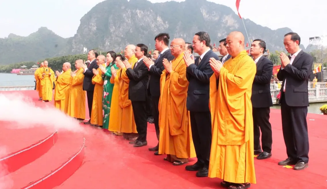 Hội xuân Tam Chúc: Rạng rỡ "Bình minh cõi Phật" - Ảnh 7.