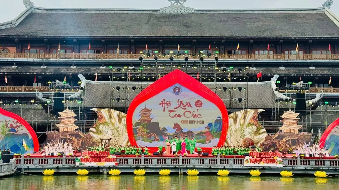 Hội xuân Tam Chúc: Rạng rỡ "Bình minh cõi Phật" - Ảnh 8.