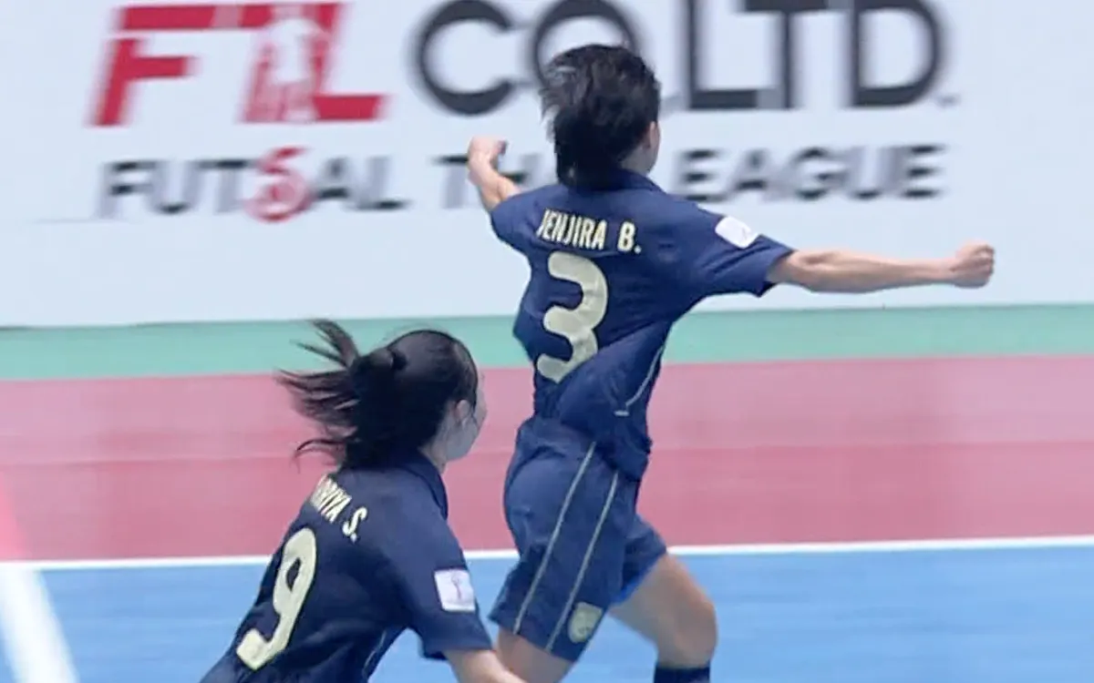 Thái Lan trả thành công món nợ với futsal Việt Nam ở trận chung  kết giải Đông Nam Á 2 năm về trước, qua đó giành quyền tiến vào trận đấu cuối tranh ngôi vương với ĐT futsal nữ Australia.