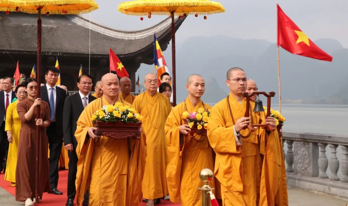 Hội xuân Tam Chúc: Rạng rỡ "Bình minh cõi Phật" - Ảnh 5.