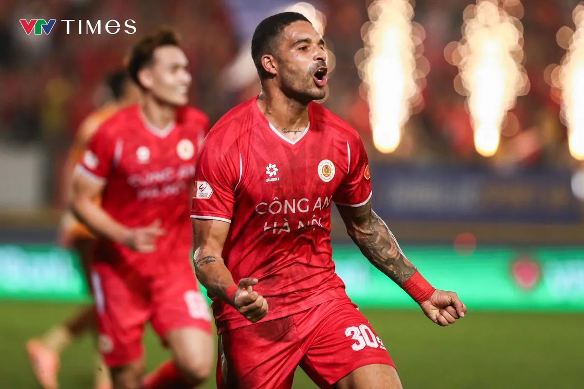 Thắng ngược HAGL, CAHN khẳng định vị thế đội đầu bảng V.League 2025-2026- Ảnh 2.