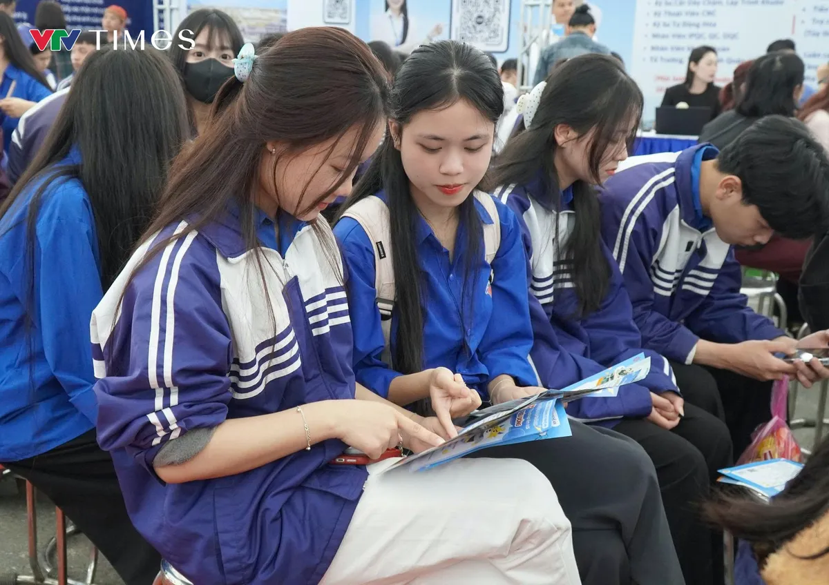 Sôi động ngày hội việc làm đợt 1 năm 2026 tại Nghệ An - Ảnh 1.