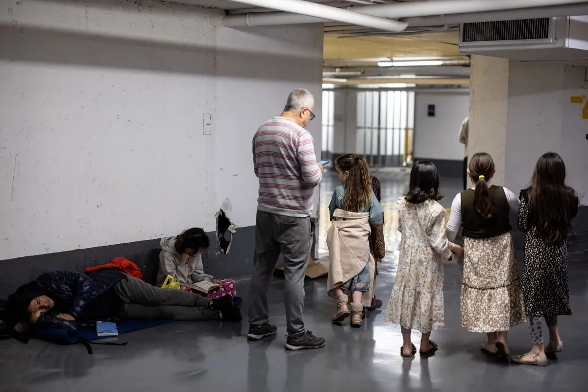 Israel đ&oacute;ng cửa trường học sau đ&ograve;n đ&aacute;p trả t&ecirc;n lửa từ Iran- Ảnh 1.