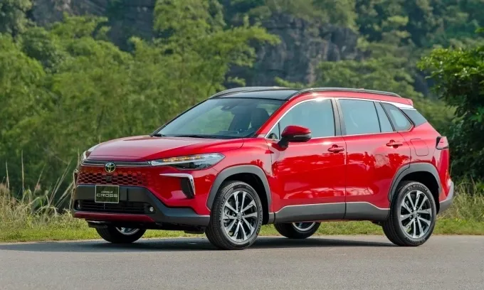 Loạt ch&iacute;nh s&aacute;ch mới về &ocirc;t&ocirc; từ 2026: Ưu đ&atilde;i xe hybrid, đăng kiểm điện tử, siết kh&iacute; thải v&agrave; bắt buộc ghế trẻ em- Ảnh 1.