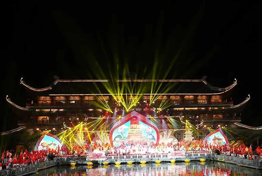 Ninh Bình đón nhận Bằng xếp hạng Di tích Quốc gia đặc biệt Quần thể Di tích Tam Chúc - Ảnh 4.