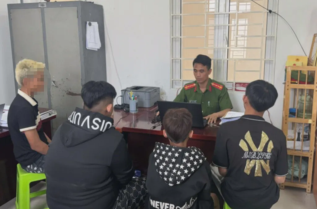 4 thiếu ni&ecirc;n trộm xe m&aacute;y ở Đồng Nai rồi ra đầu th&uacute;- Ảnh 1.